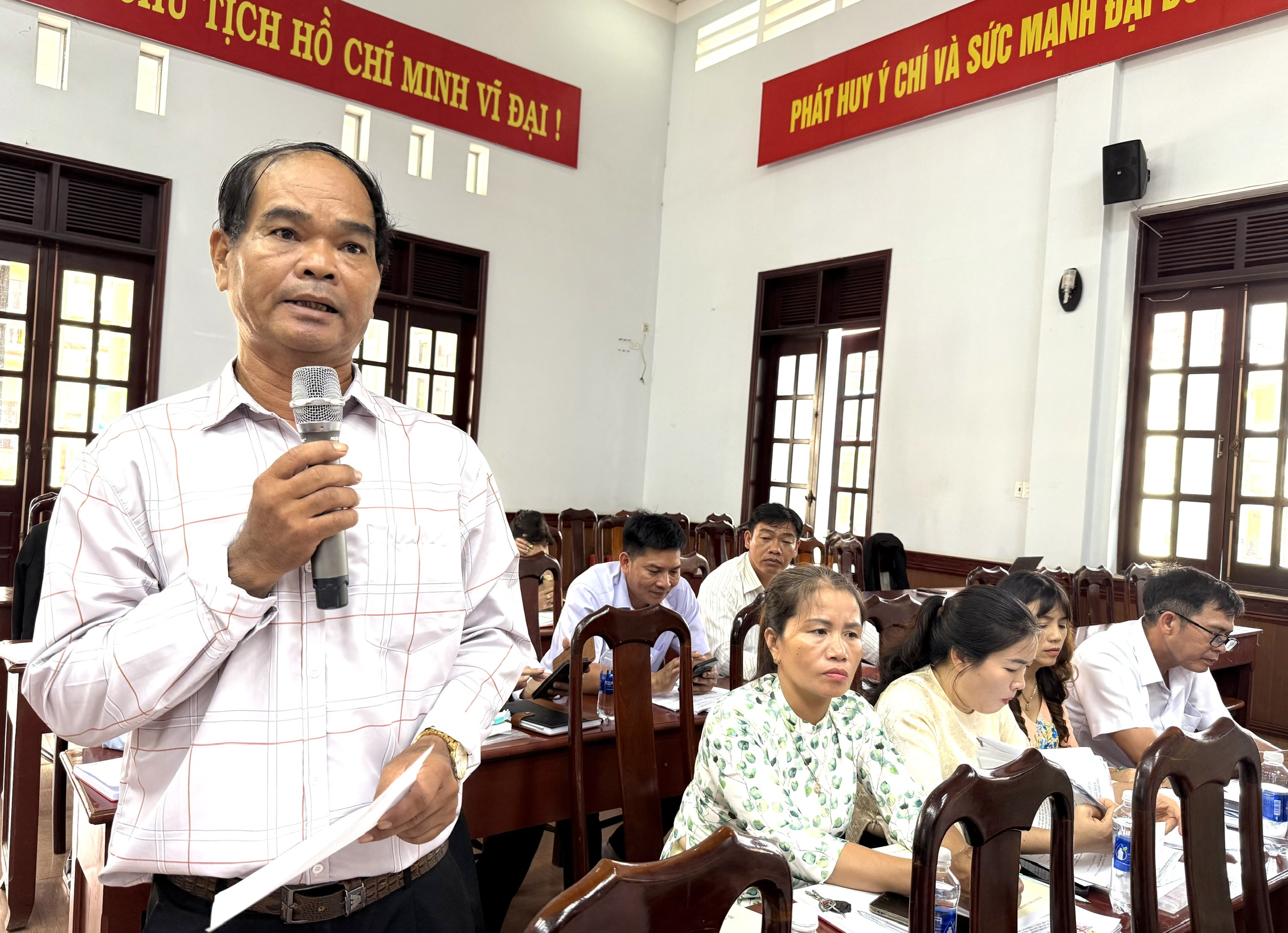 các đại biểu đóng góp ý kiến